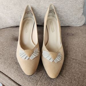 Vintage Unique Ruffle Suede Pointed Toe Neutral Kitten Heels 9 Boho Indy